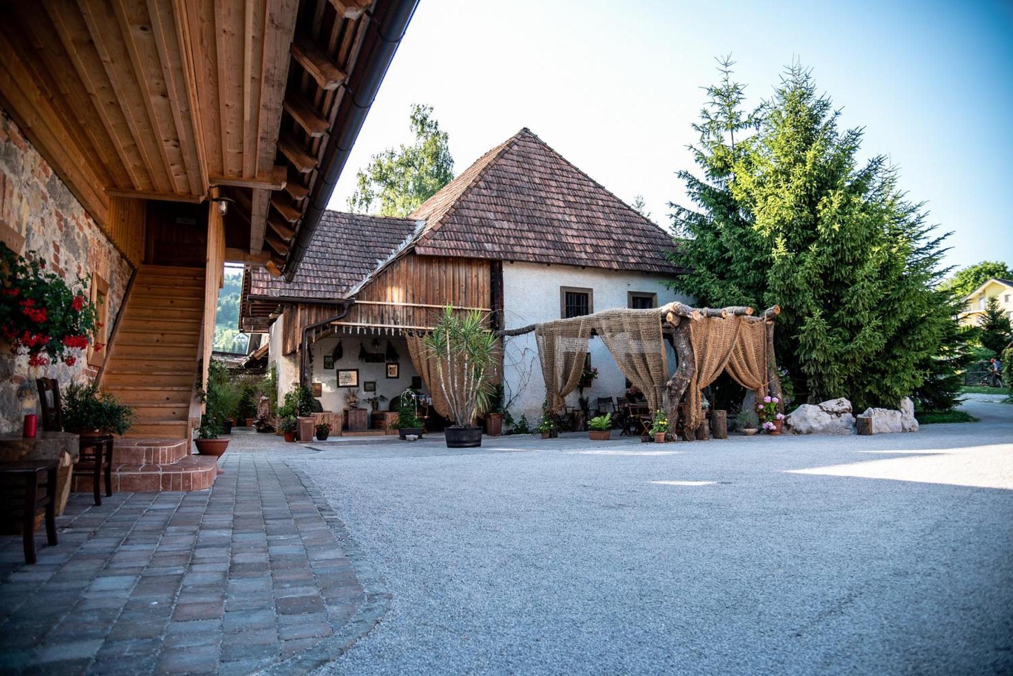 Resort Hisa Ida - Apartments With Hot Tub And Sauna Ivancna Gorica Extérieur photo